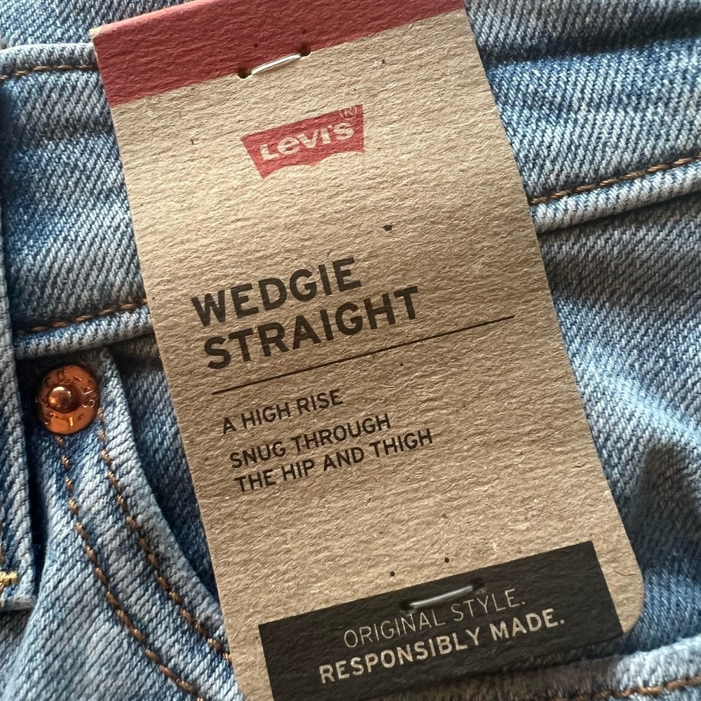 NWT Women's Levi's Premium Wedgie Straight
Fit High Rise Jeans 25x28 (L) - Picture 6 of 11